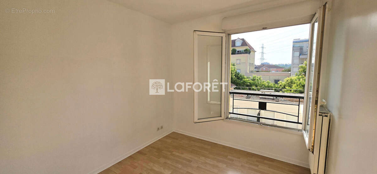 Appartement à VILLENEUVE-LA-GARENNE