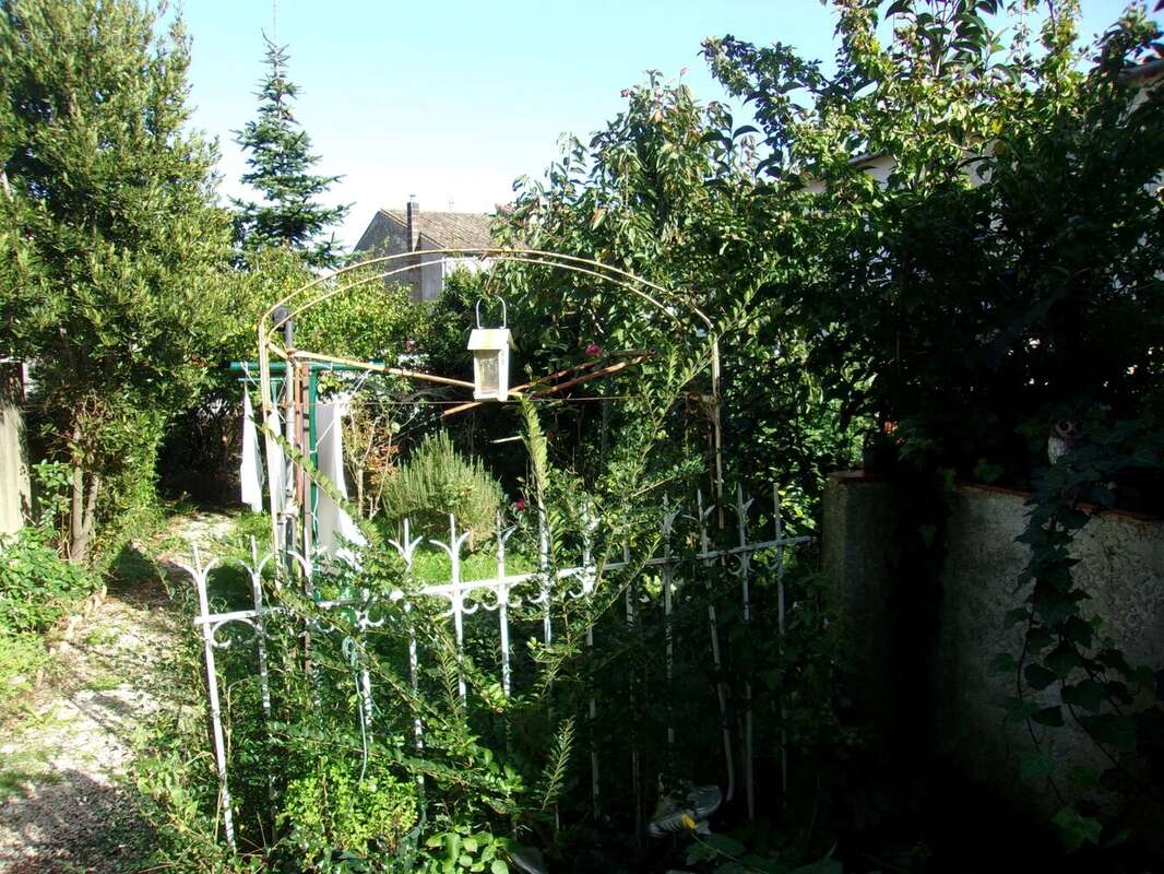 Maison de ville de 3 chambres avec jardin, cave et grenier - photo 11