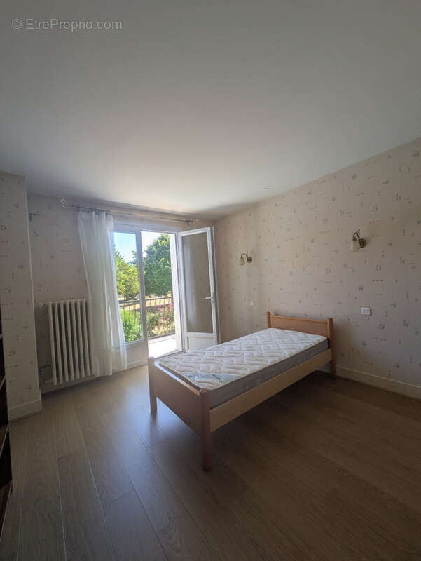 À découvrir sans tarder ! Belle maison familiale avec piscine   Saintes Rive Gauche - photo 8