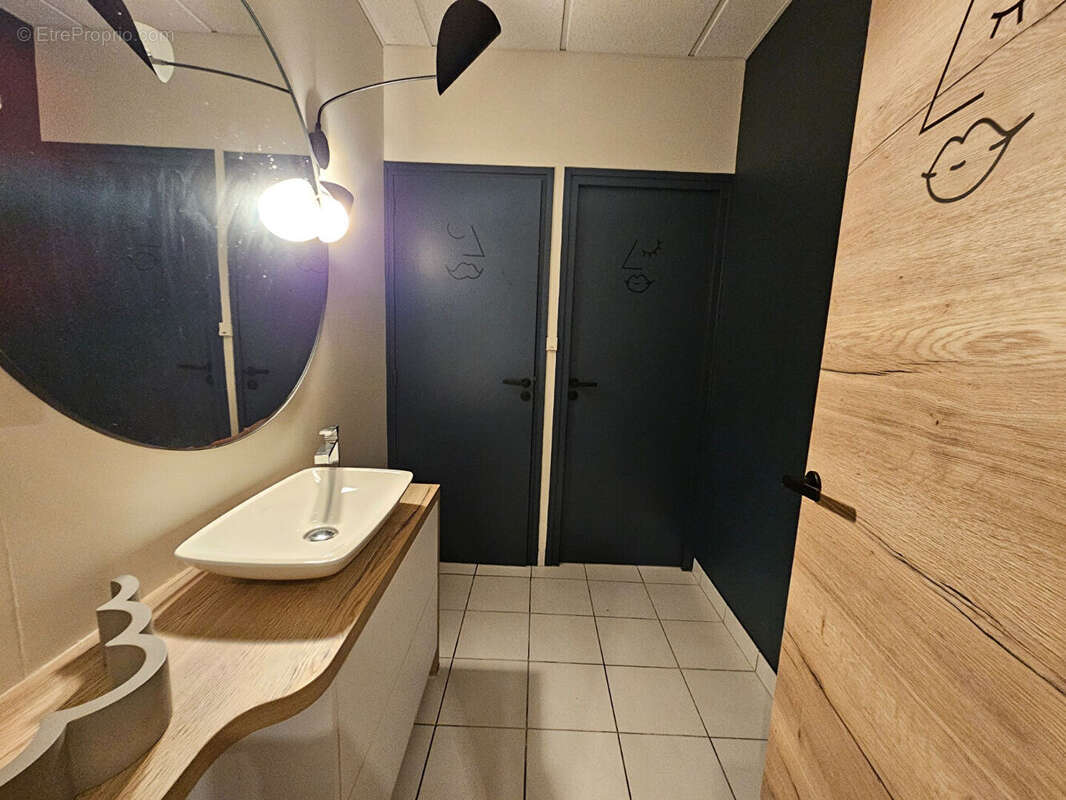 A vendre - local d'activités  - 1 200 m² sur un terrain de 4 413 m²  - emplacement stratégique - photo 9