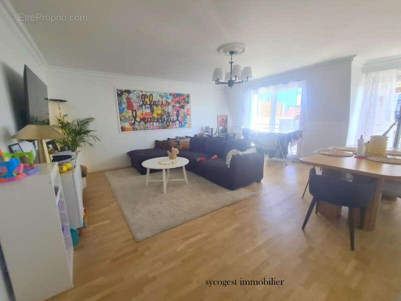 Appartement à LES LILAS