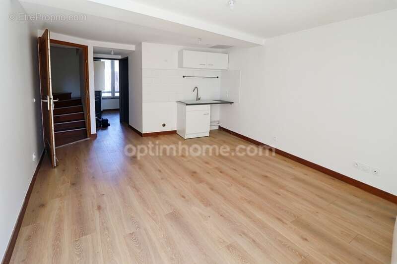 Appartement à SAINT-ETIENNE-DE-SAINT-GEOIRS