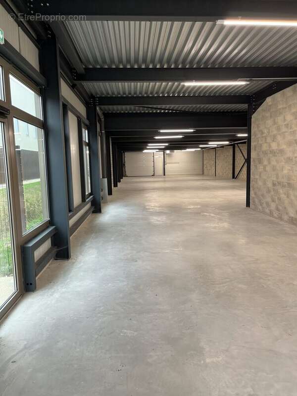 Commerce à GENNEVILLIERS