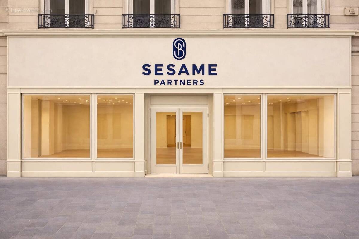 Commerce à PARIS-8E