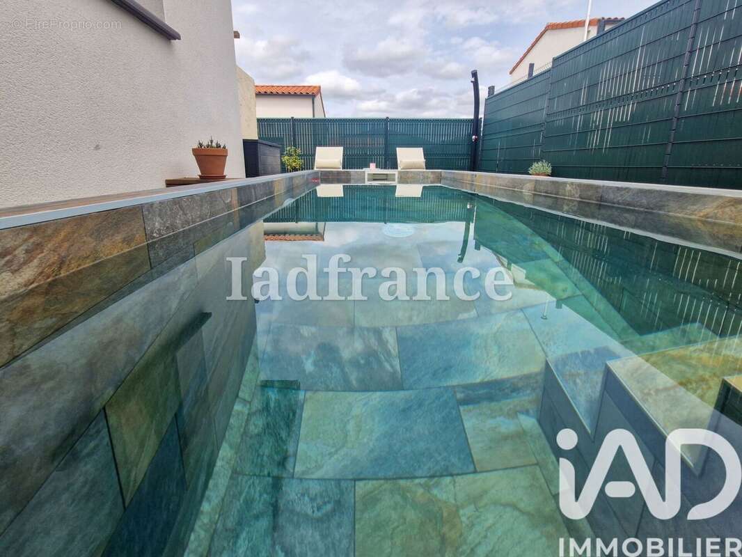 Maison 86 m² à Vinca  - photo 2