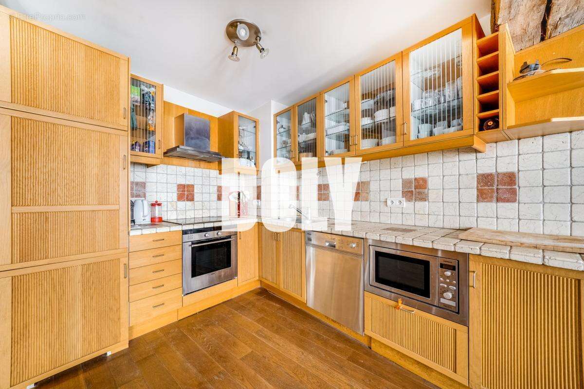 Appartement à PARIS-1E
