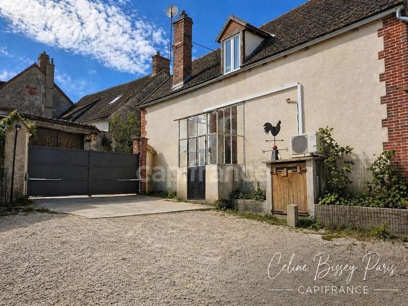 Maison à THORIGNY-SUR-OREUSE