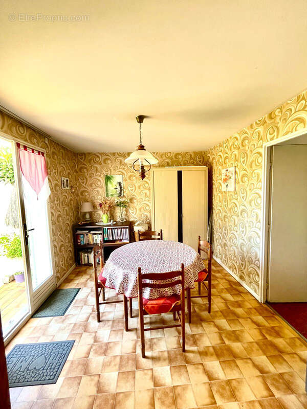 Maison à COMMELLE-VERNAY