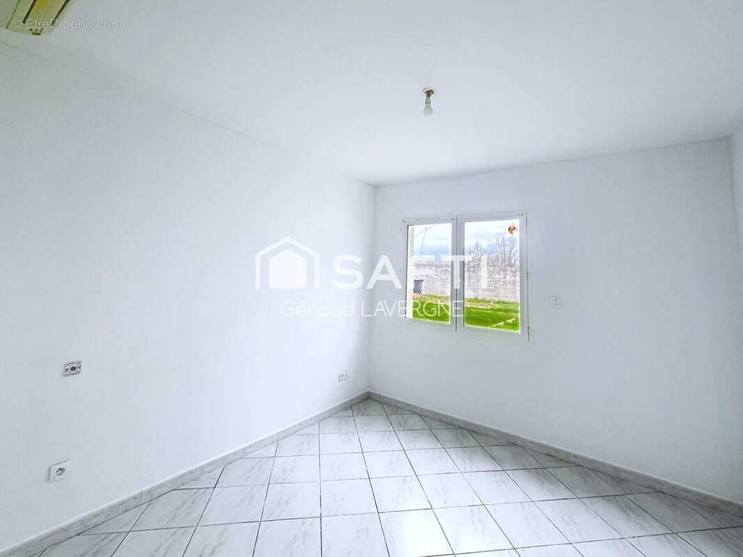 Photo 2 - Commerce à LA SALVETAT-SAINT-GILLES