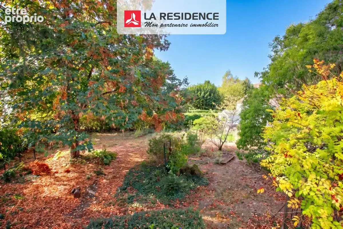 Maison 9 pièces 175 m² à vendre à Le Mesnil-Saint-Denis (78320) - photo 4