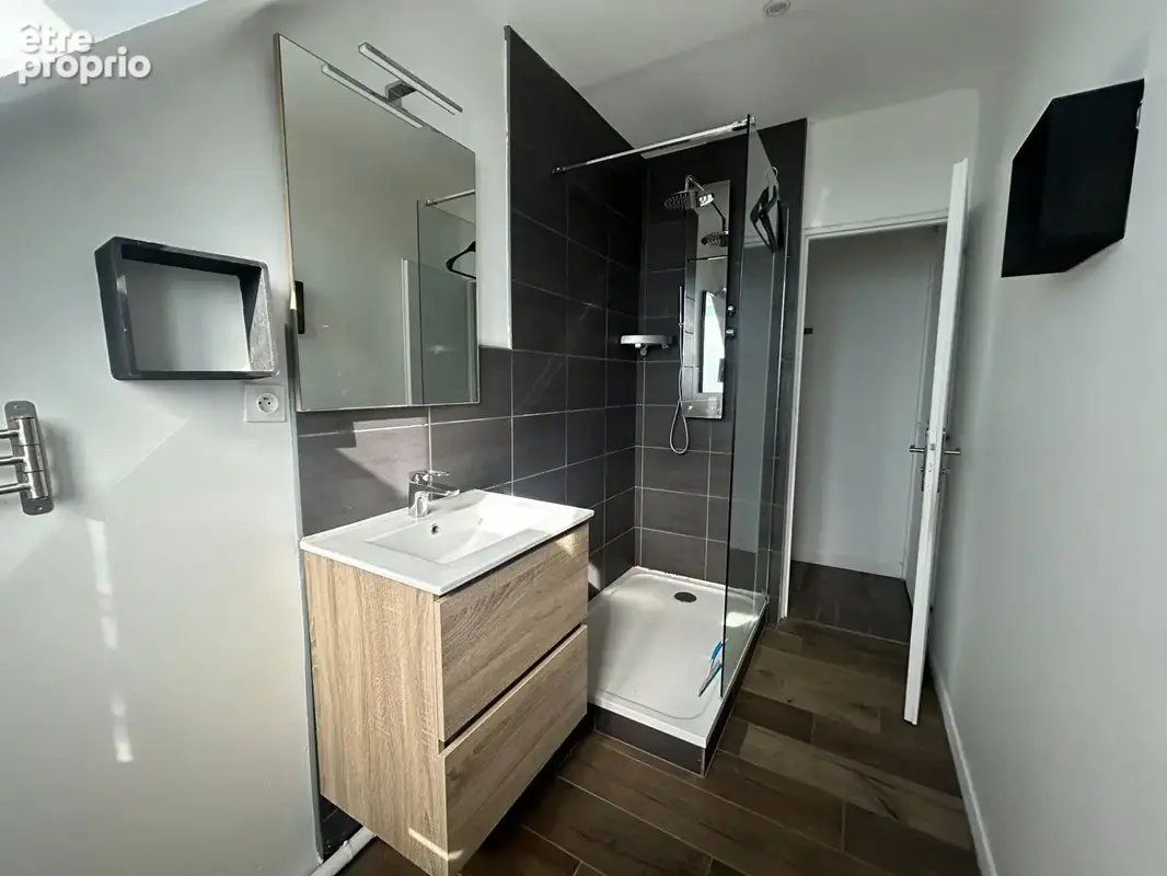 Place de graville - appartement t2 en excellent etat - photo 6