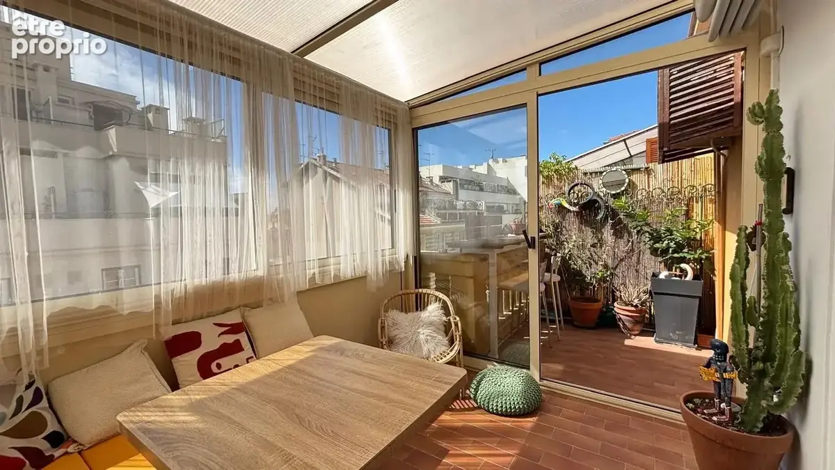 Nice Libération - Appartement 2 pièces en dernier étage avec terrasse - photo 3