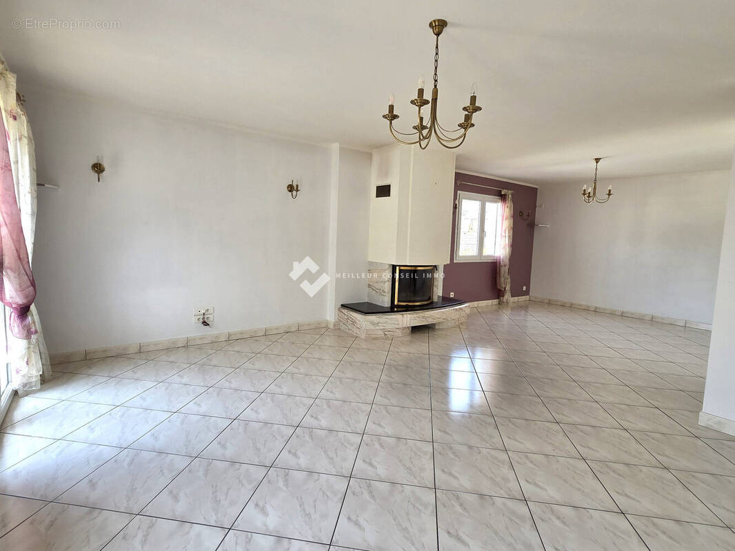 Maison 138 m² à Saint-Ave  - photo 2