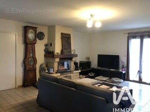 Maison 145 m² à Saint-Martin-De-Laye  - photo 3