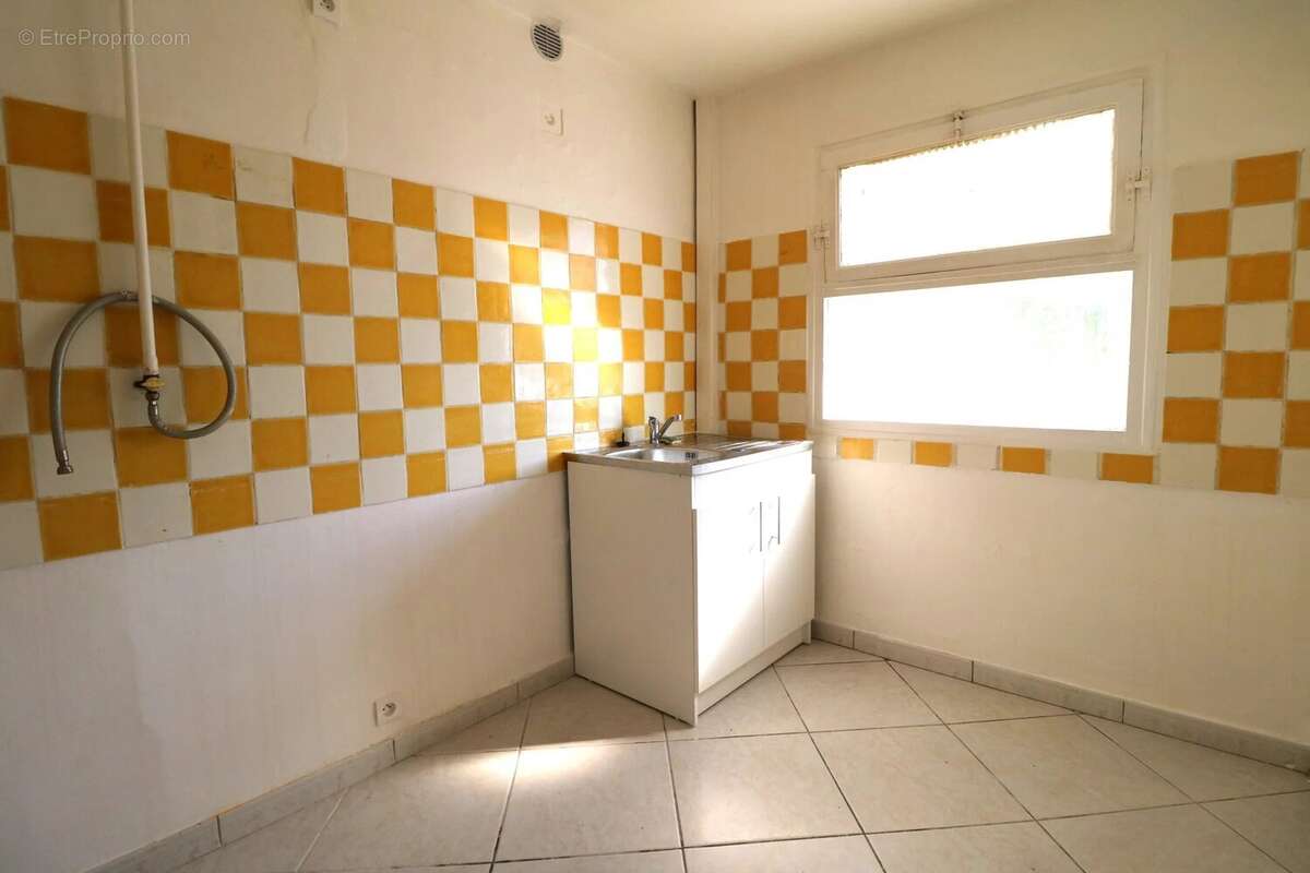 Appartement à MARSEILLE-4E