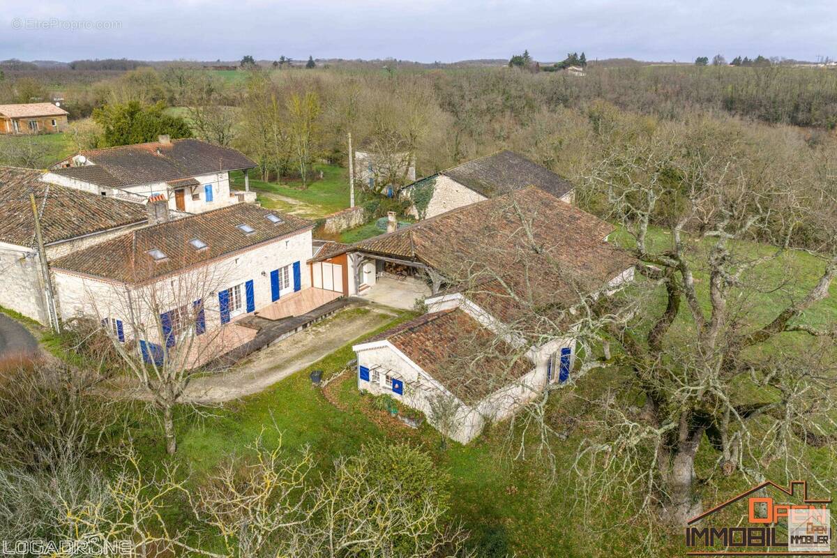 Maison à SAINTE-COLOMBE-DE-VILLENEUVE