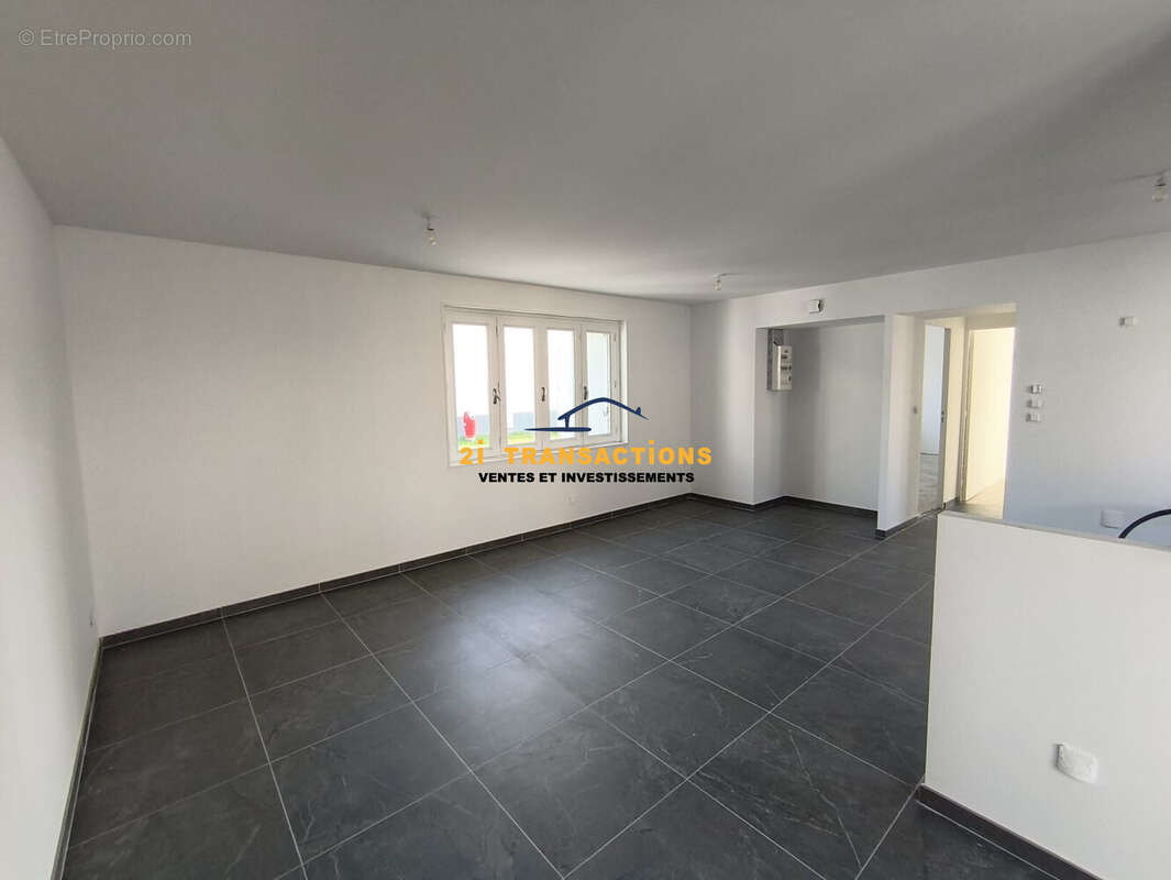 Appartement à SURY-LE-COMTAL