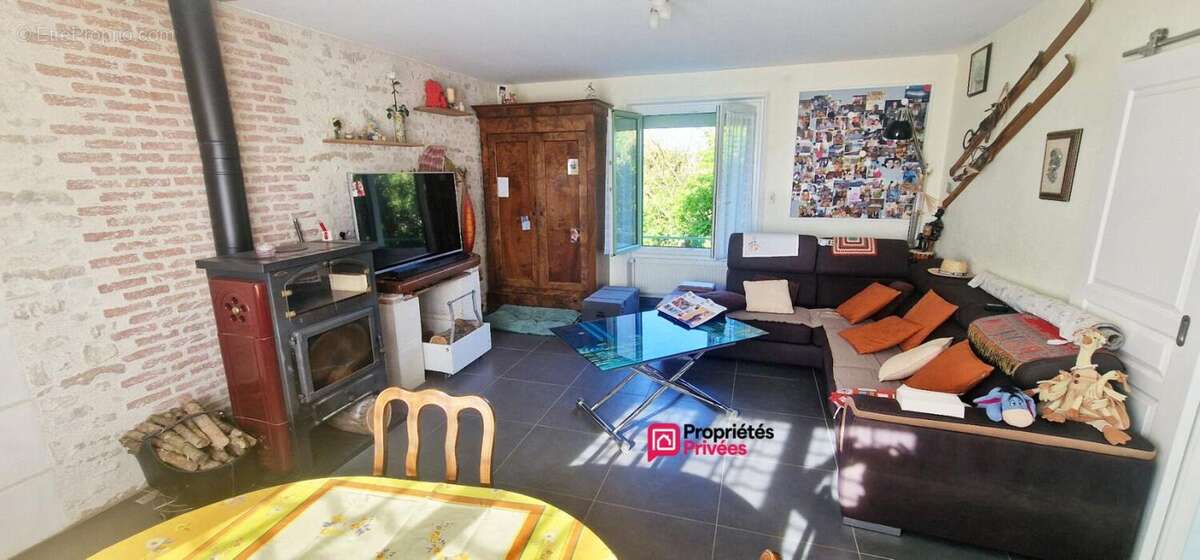 Très belle maison rénovée de 133 m² - 5 pièces - terrasses - dépendances - grange  et jardin arboré - photo 5