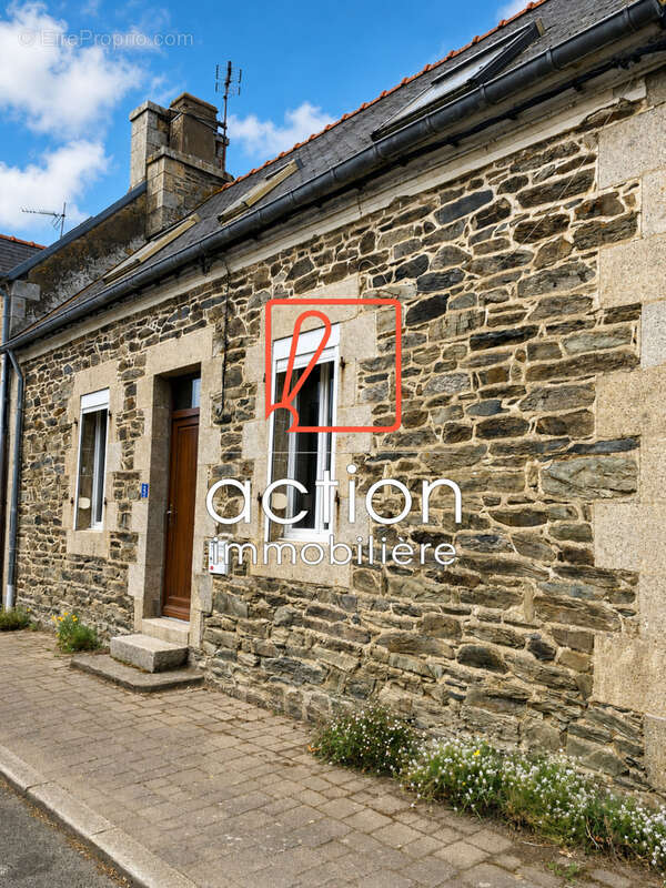 Maison à LA ROCHE-DERRIEN