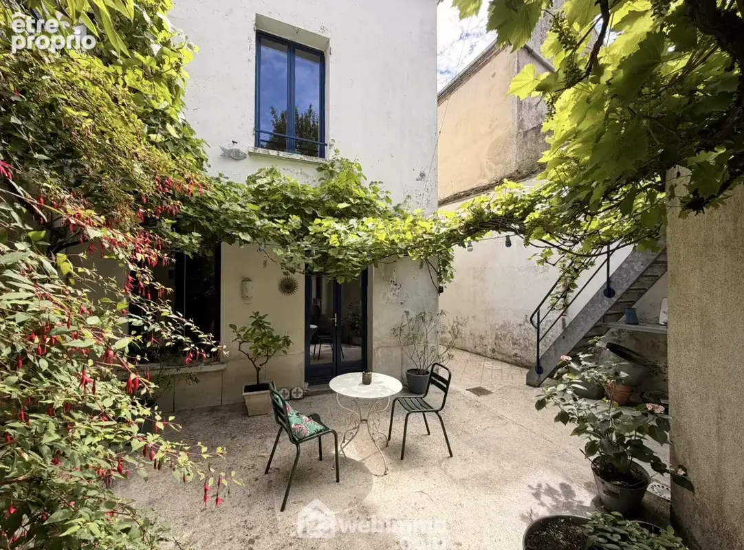D'une surface habitable de 202 m²