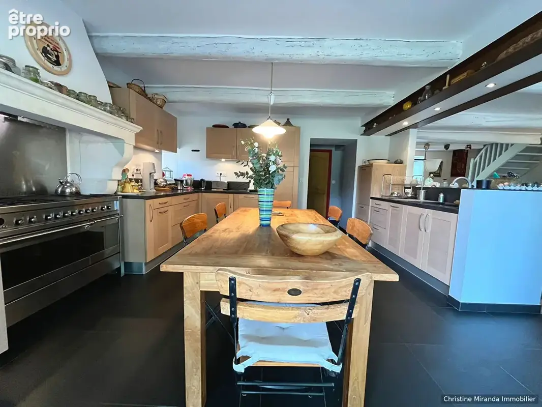 Ancienne ferme provençale de 170 m² avec piscine et dépendances sur 5 131 m² - photo 3