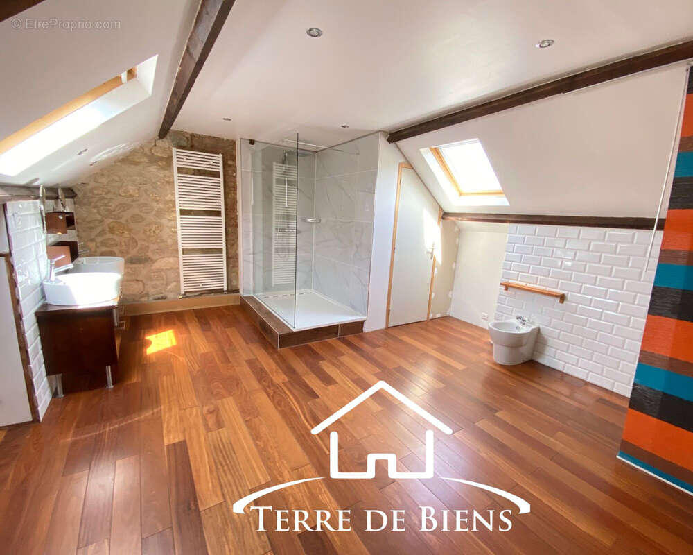 Maison de caractère de 160 m2   Beaux volumes, patio, jardin clos et fort potentiel d'aménagement   Pommiers - photo 10