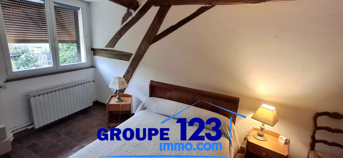 Ensemble immobilier de caractère avec deux maisons, grange et jardin. - photo 5