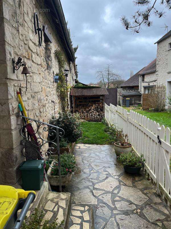 Maison à ONCY-SUR-ECOLE