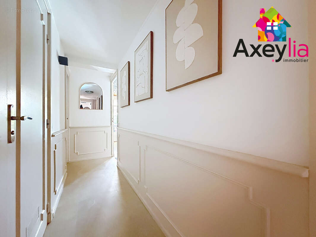 A vendre - riorges - propriété avec grande maison d'habitation, appartement indépendant, terrain et piscine - photo 12