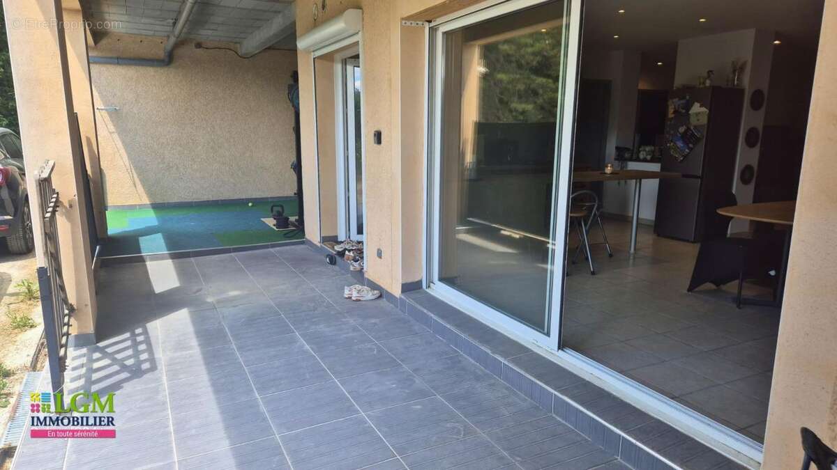  valserhône (quartier vanchy) : appartement de 84 m² avec terrasse de 35 m² et un énorme potentiel !  - photo 2