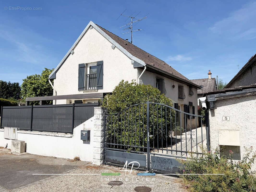 Maison ancienne rénovée avec soin - Charme et confort au rendez-vous - photo 13