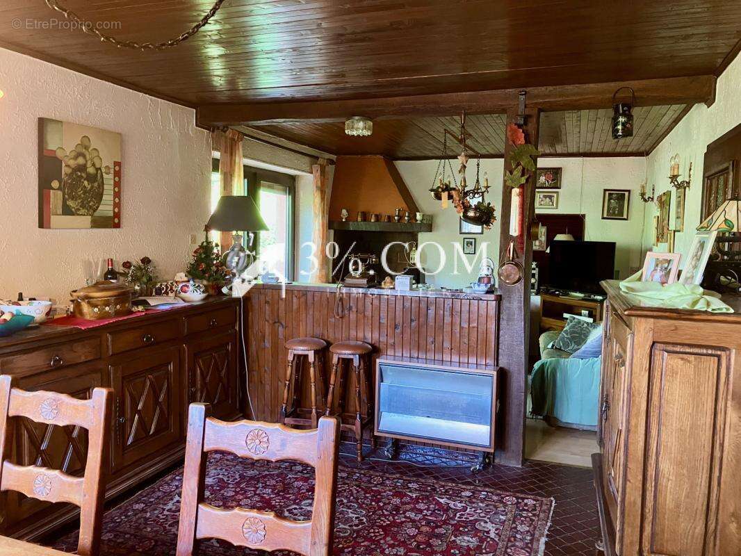 Maison sur les hauteurs avec terrain boisé - photo 7