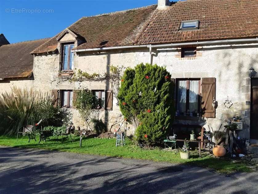 Maison à SAINT-LEGER-MAGNAZEIX