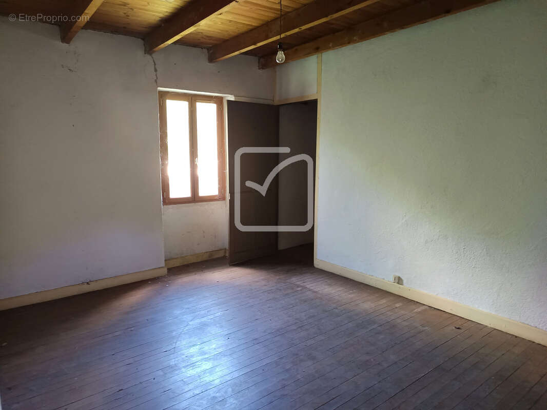 Maison à rénover sur terrain de 1050 m2 - photo 10