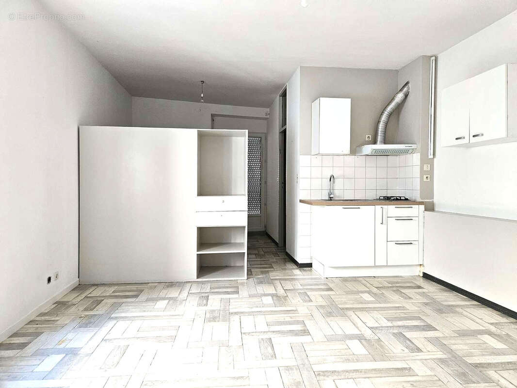 Exclusivité sainte livrade sur lot (47) - immeuble mixte - 1 local commercial - 2 appartements - centre ville - photo 2