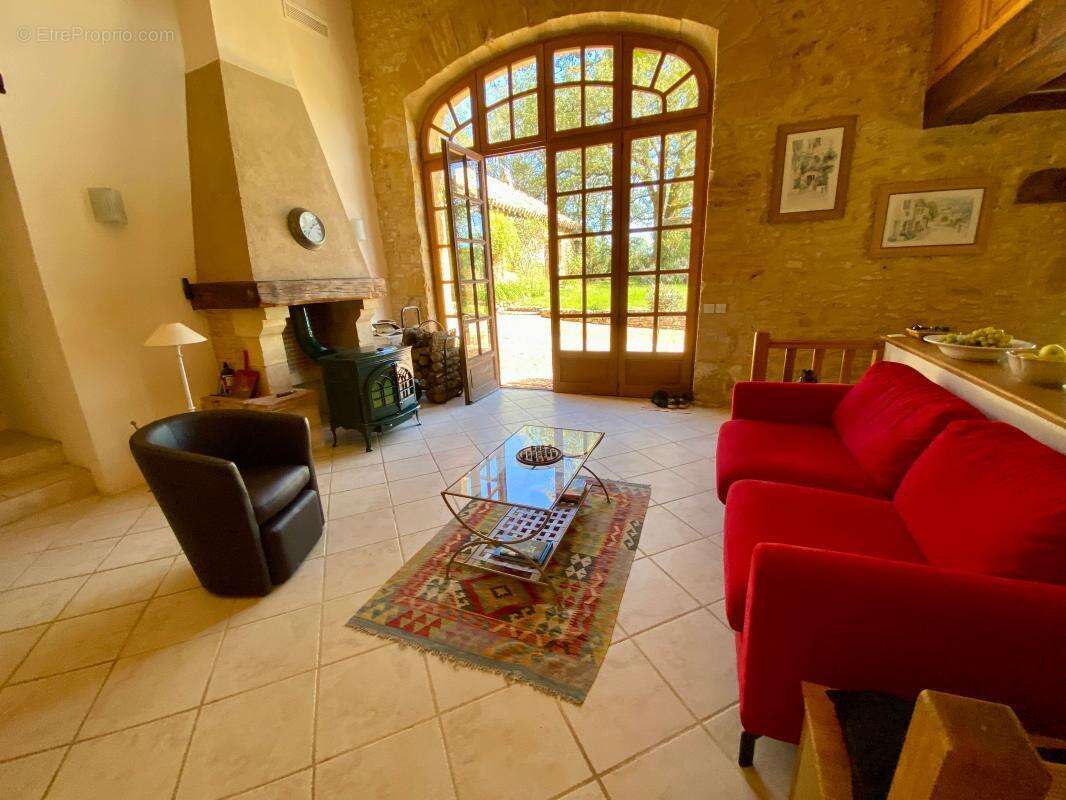 Maison à MAUZAC-ET-GRAND-CASTANG