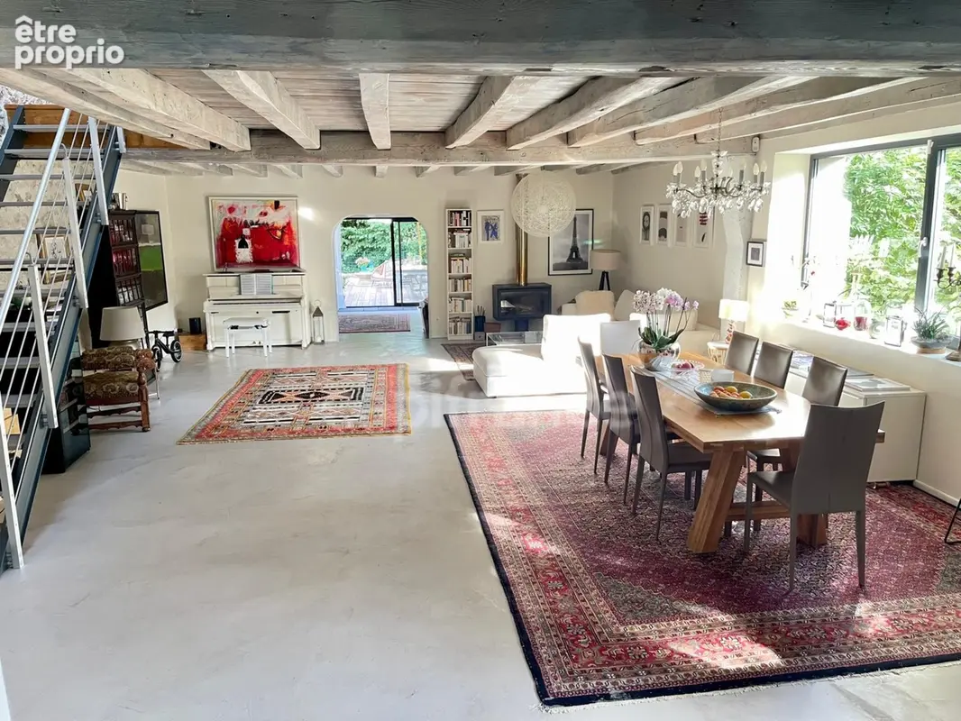 PRÉVESSIN-MOËNS – Ancienne forge du XIXᵉ transformée en loft – 187 m² – 3 chambres – Jardin - photo 18