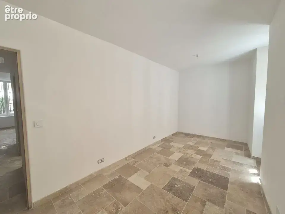 LACIOTAT - APPARTEMENT - belles prestations - Type 2 - proche