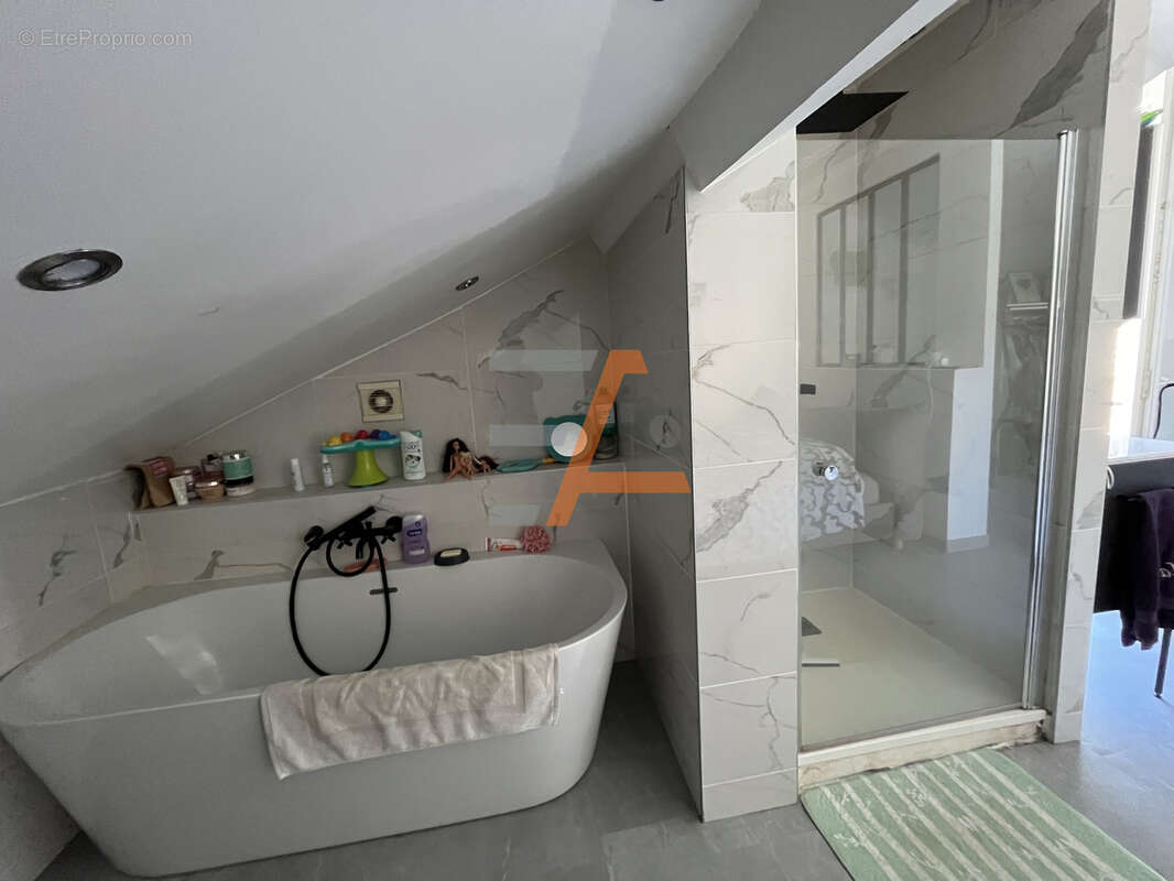 Appartement à UNIEUX