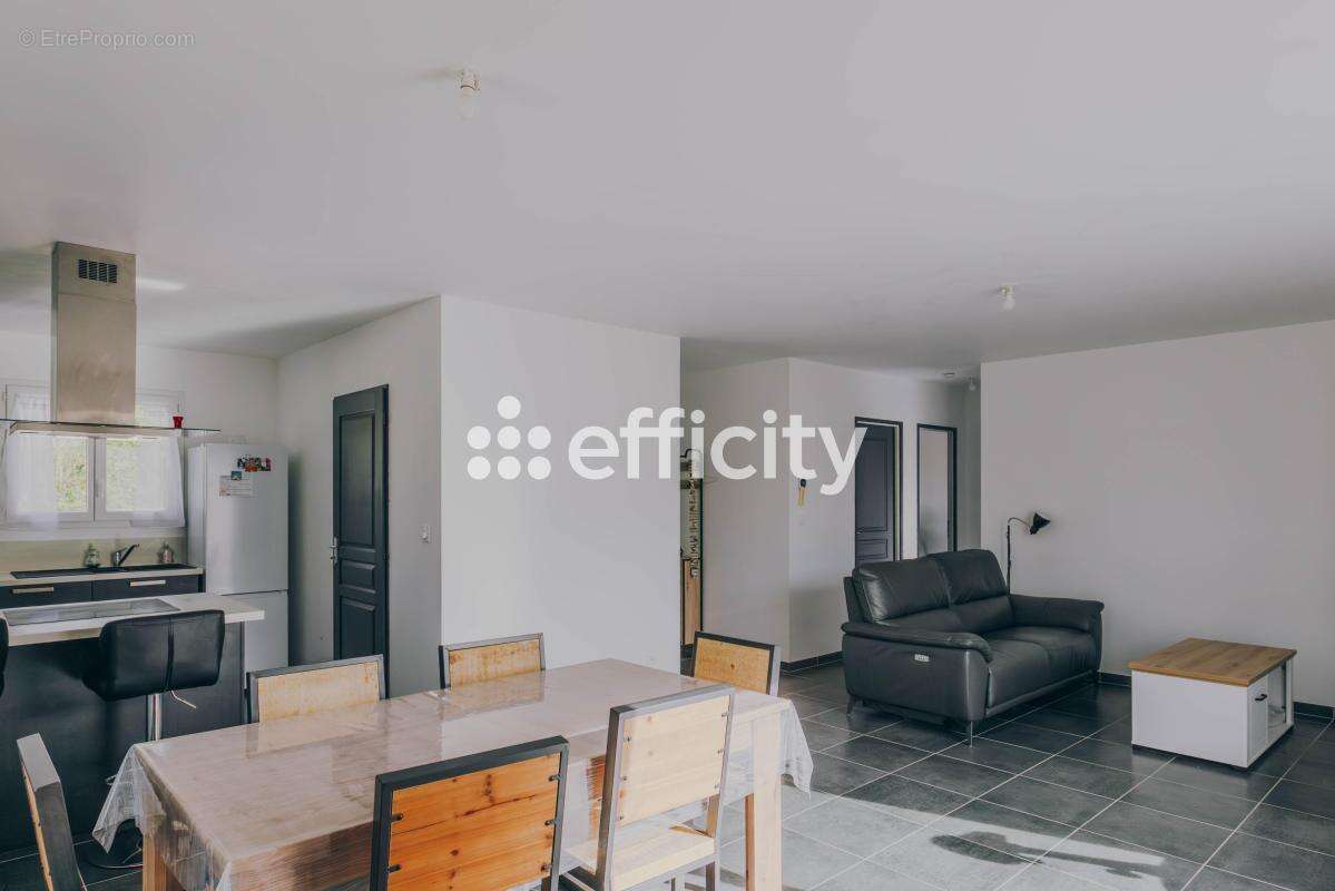 Maison à SAINTE-SOULLE