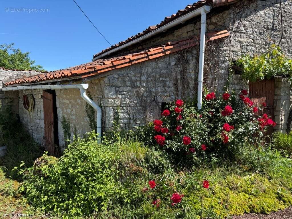Maison à RUFFEC