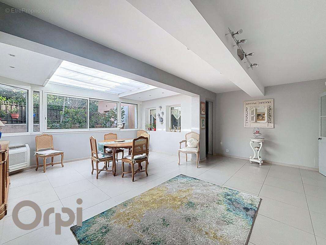 Maison à ROQUEBRUNE-SUR-ARGENS