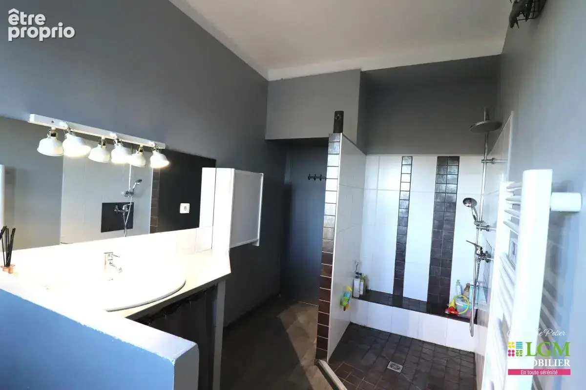 CARPENTRAS (84) - Superbe appartement rénové avec terrasse de 49 m² et vue panoramique - photo 7