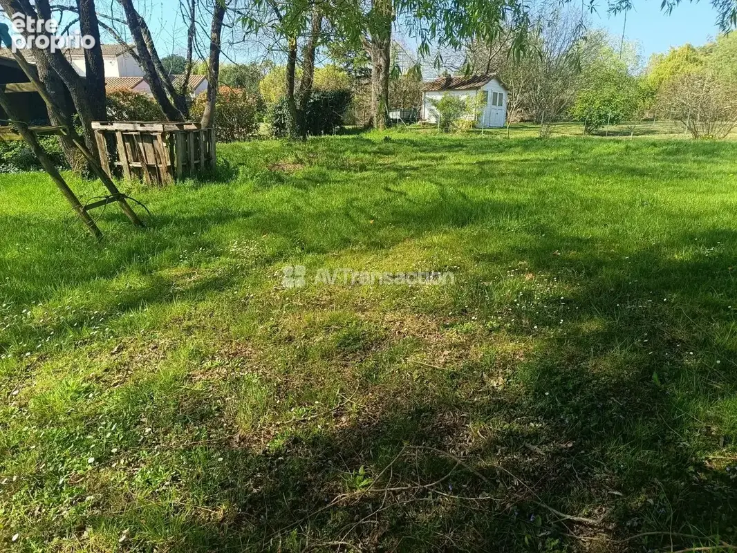 Terrain à LE CELLIER