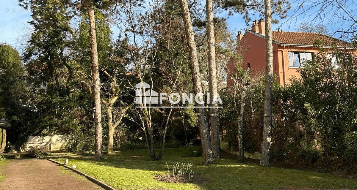 Appartement à LE PLESSIS-ROBINSON