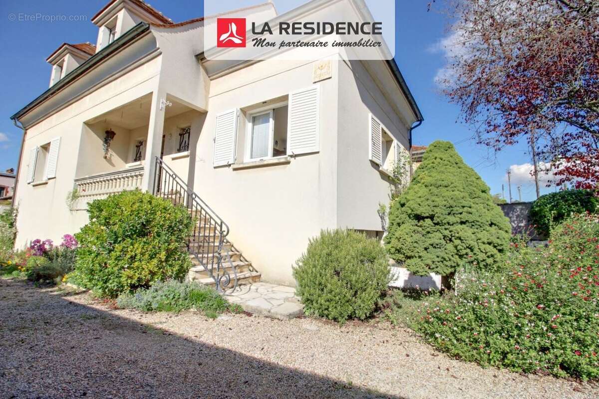 Maison à SARTROUVILLE