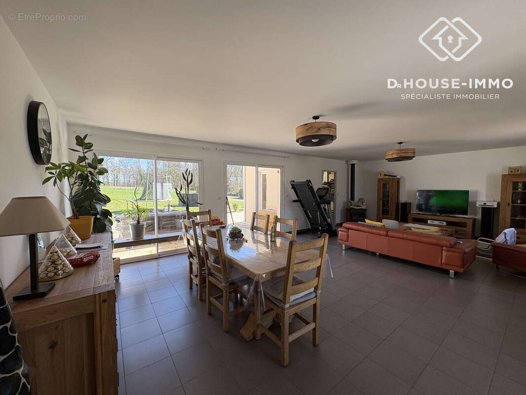 Maison à CHAMPAGNAC-DE-BELAIR