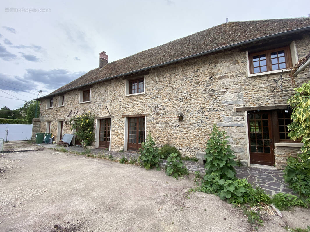 Maison à HOUDAN