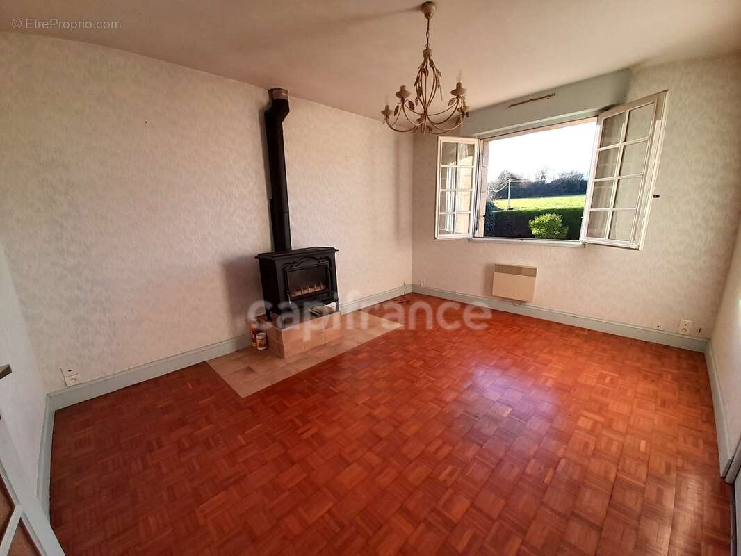 Maison à vendre 6 pièces QUEMENEVEN (29180) 157.79 m2- 4 chambres - 1 sous-sol total- 1 véranda - parcelle de 1080m2 - photo 3