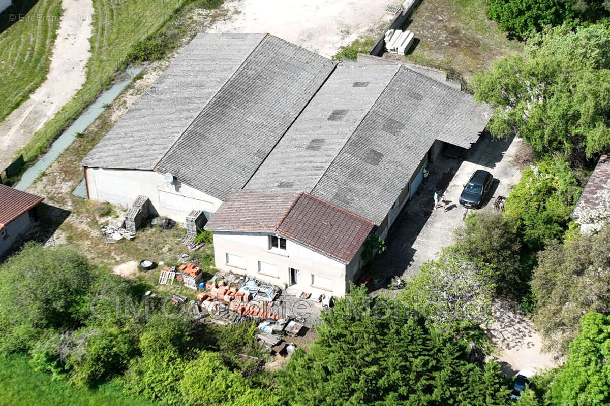 Commerce à MONTBETON